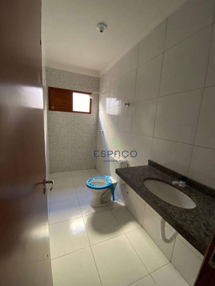 Casa à venda com 2 quartos, 60m² - Foto 2