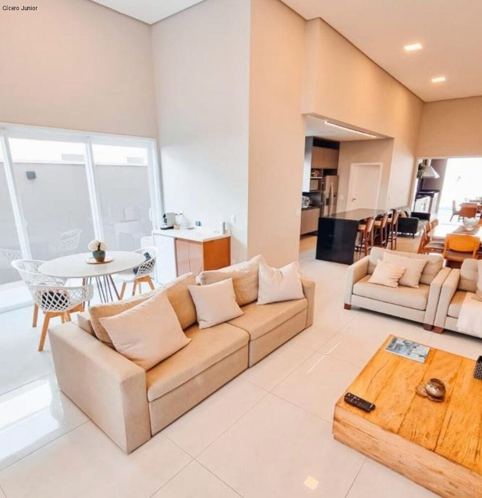 Casa à venda e aluguel com 3 quartos, 275m² - Foto 1