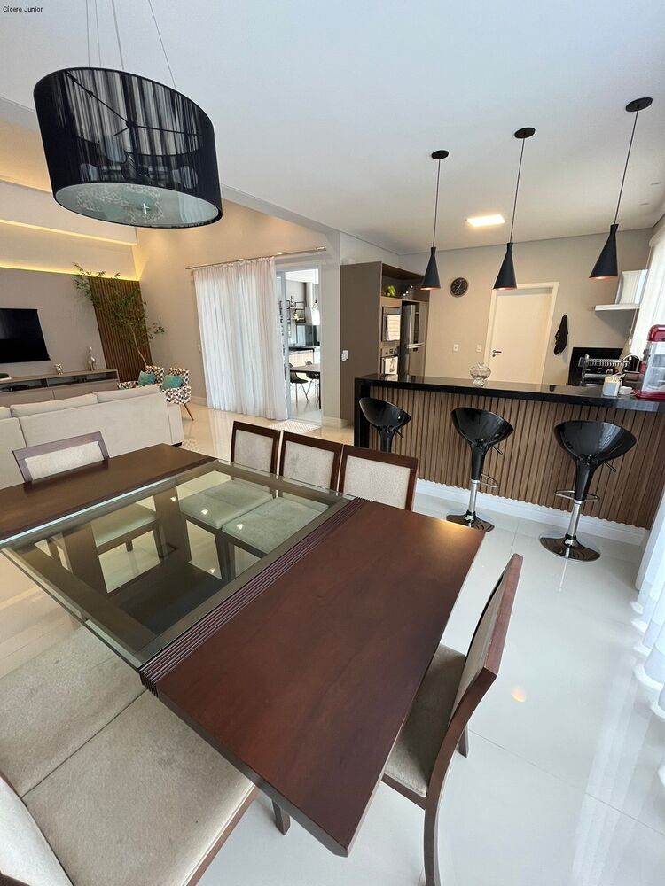 Casa à venda com 3 quartos, 225m² - Foto 3