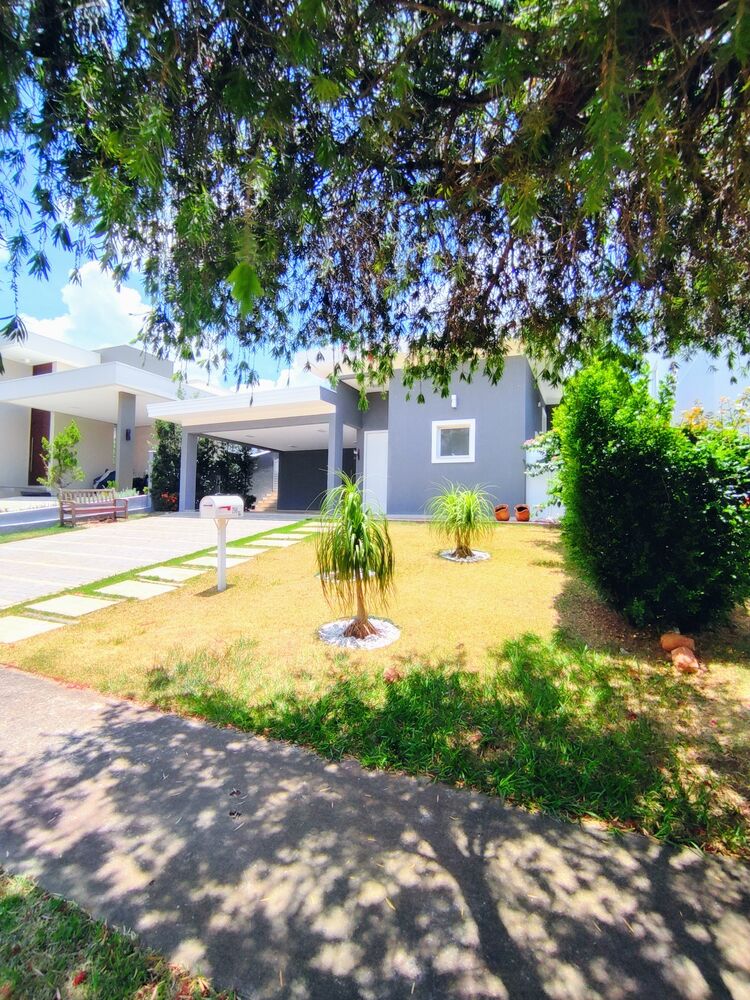 Casa para alugar com 4 quartos, 220m² - Foto 1