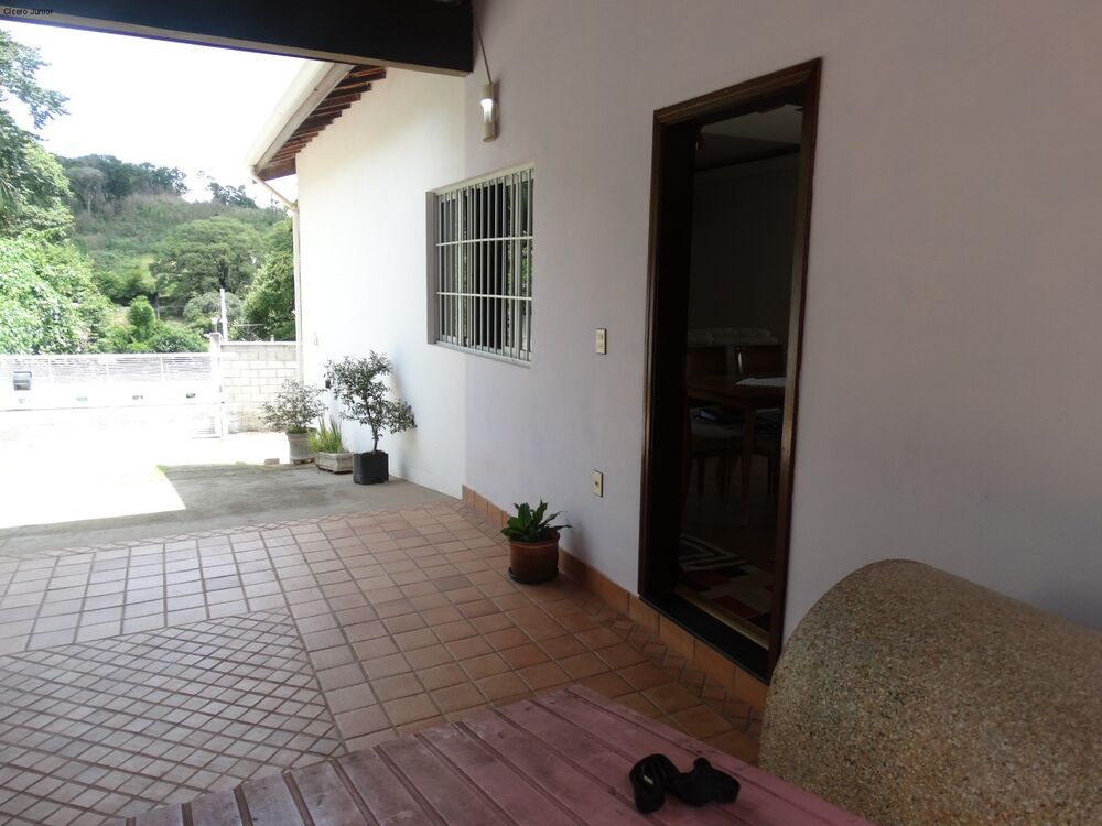Chácara à venda com 4 quartos, 320m² - Foto 3