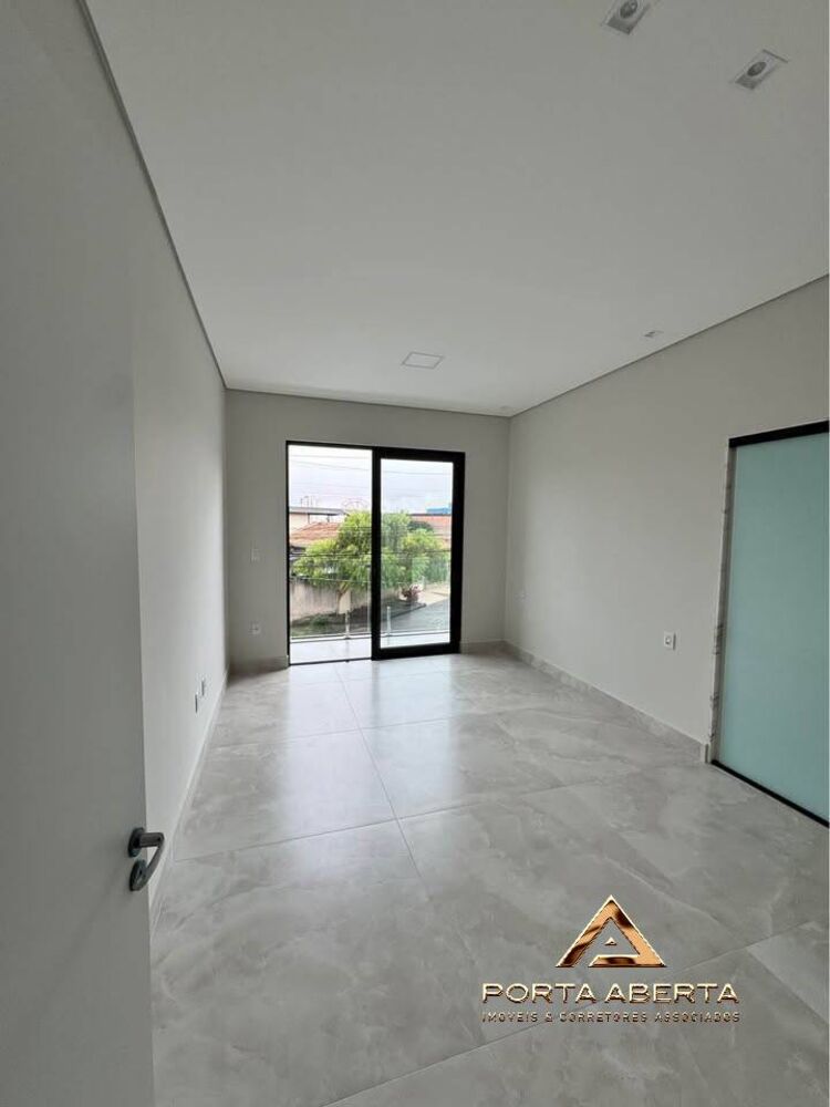 Casa à venda com 3 quartos, 160m² - Foto 2
