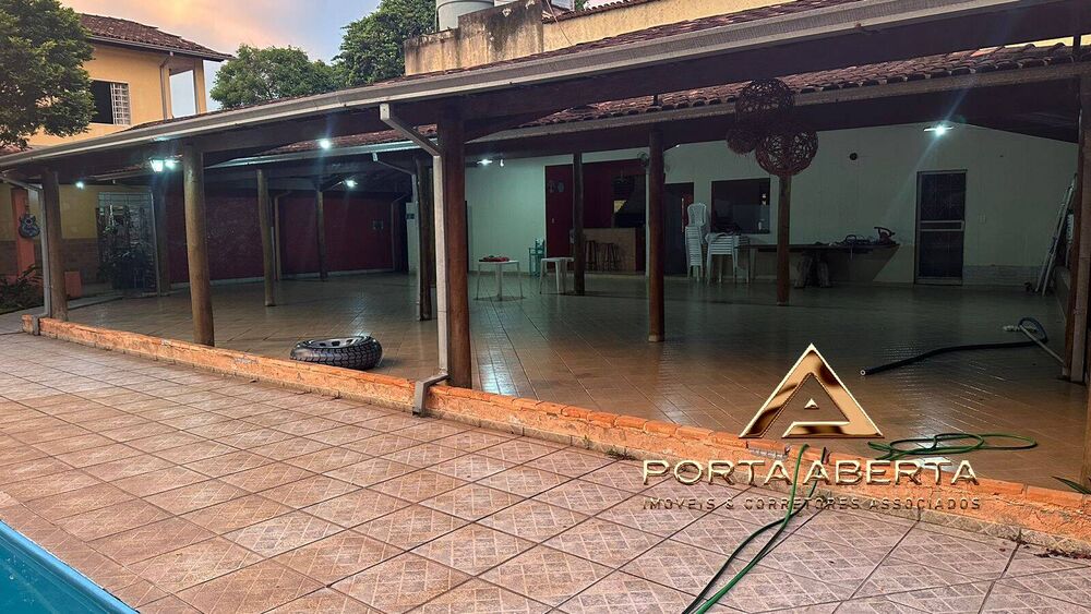 Chácara à venda com 5 quartos, 160m² - Foto 3