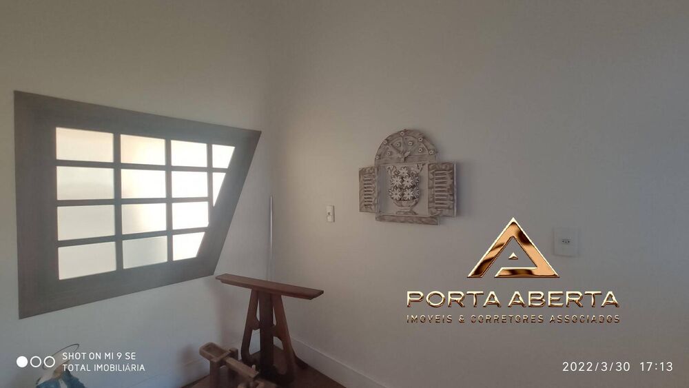 Casa à venda com 4 quartos, 300m² - Foto 1