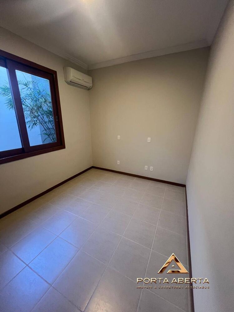 Casa, 4 quartos, 219 m² - Foto 1