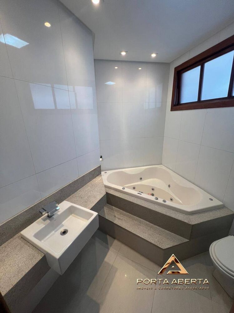 Casa, 4 quartos, 219 m² - Foto 2