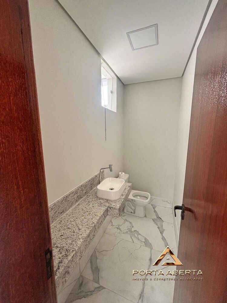 Casa à venda com 3 quartos, 120m² - Foto 1