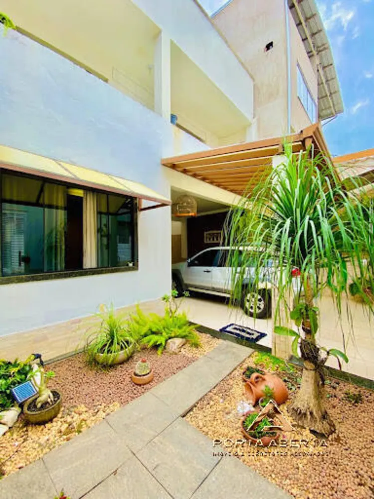 Casa, 3 quartos, 216 m² - Foto 1