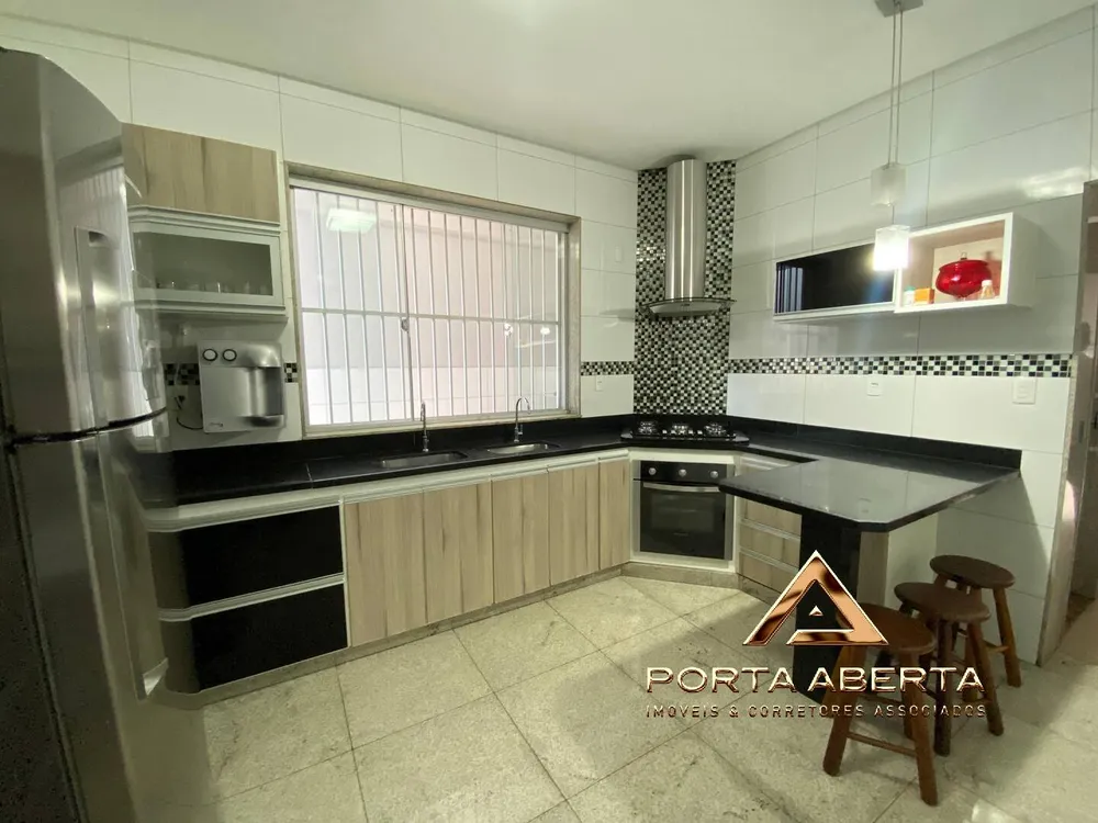 Casa, 3 quartos, 208 m² - Foto 1