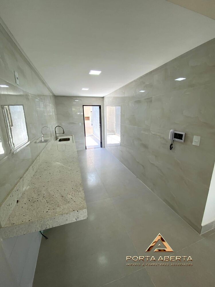 Casa à venda com 3 quartos, 300m² - Foto 1
