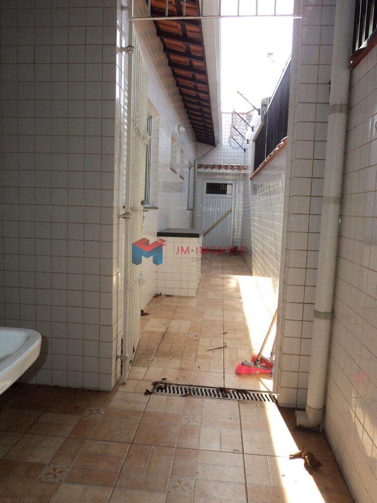 Casa, 5 quartos, 213 m² - Foto 3