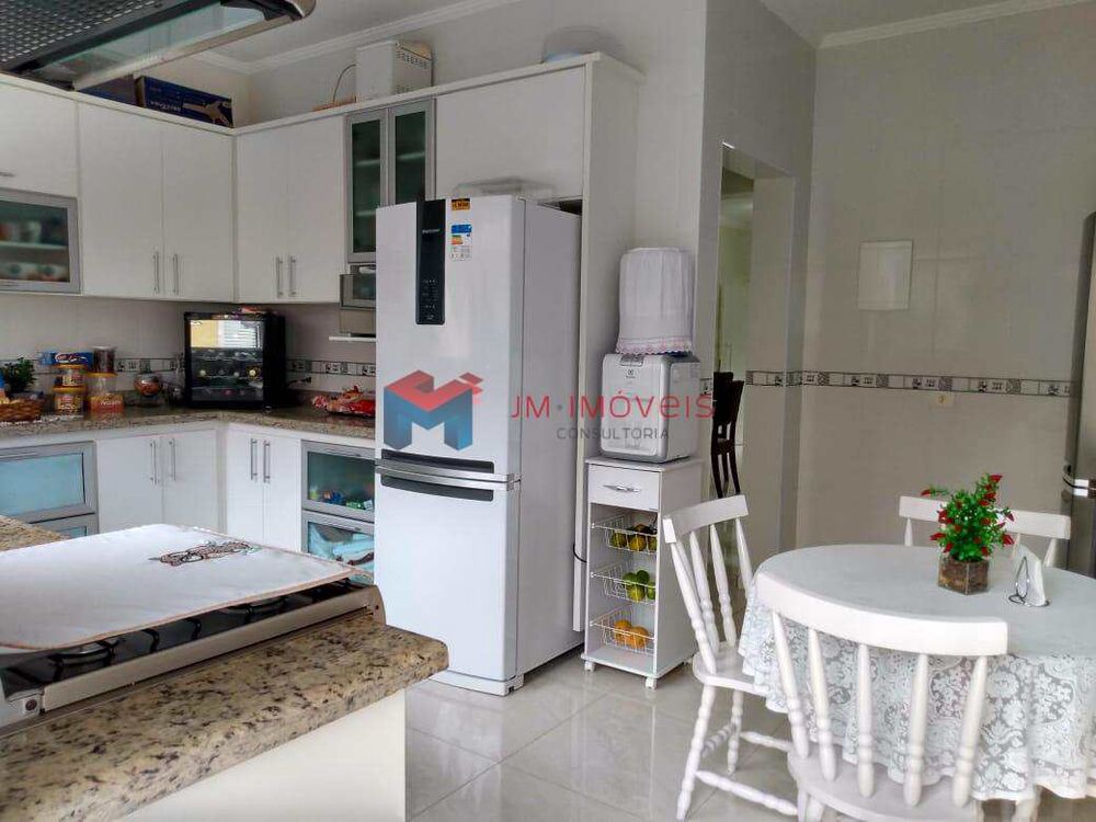 Casa, 4 quartos, 231 m² - Foto 1
