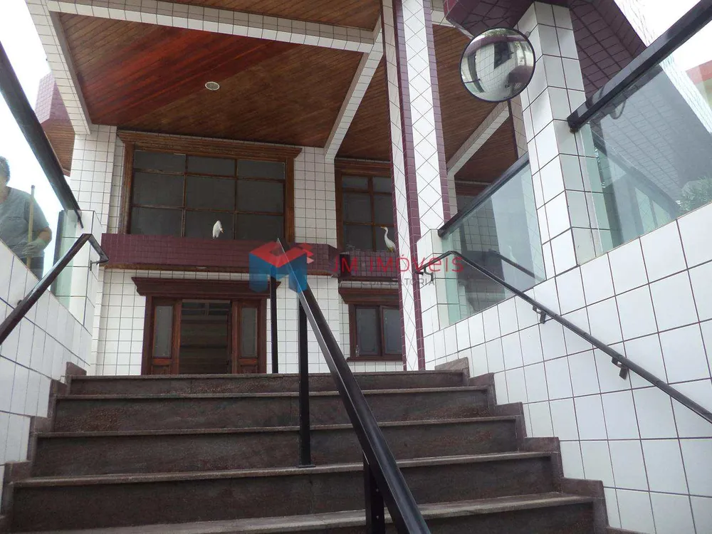 Cobertura, 3 quartos, 222 m² - Foto 2