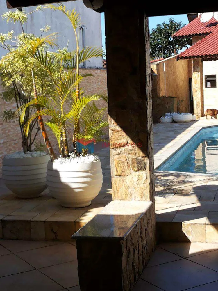 Casa, 4 quartos, 240 m² - Foto 8
