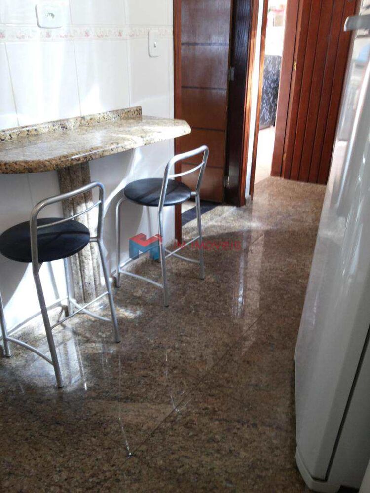 Casa à venda com 4 quartos, 240m² - Foto 2