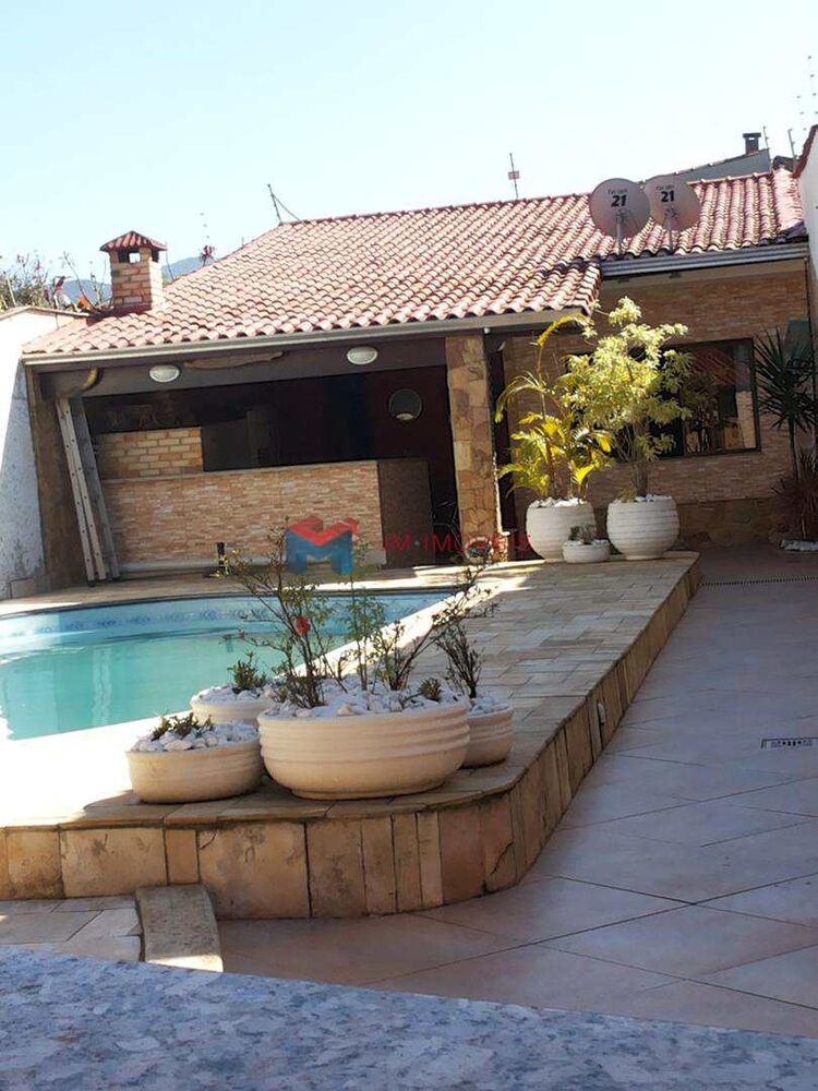 Casa à venda com 4 quartos, 240m² - Foto 8