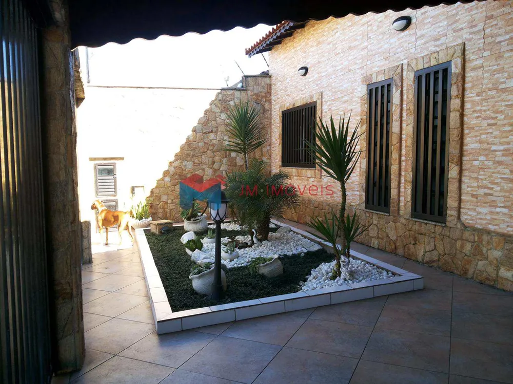 Casa, 4 quartos, 240 m² - Foto 1