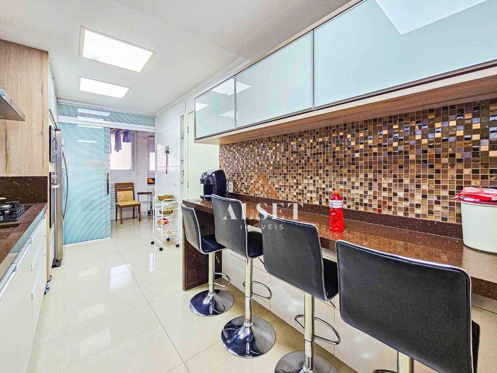 Apartamento à venda com 3 quartos, 154m² - Foto 9