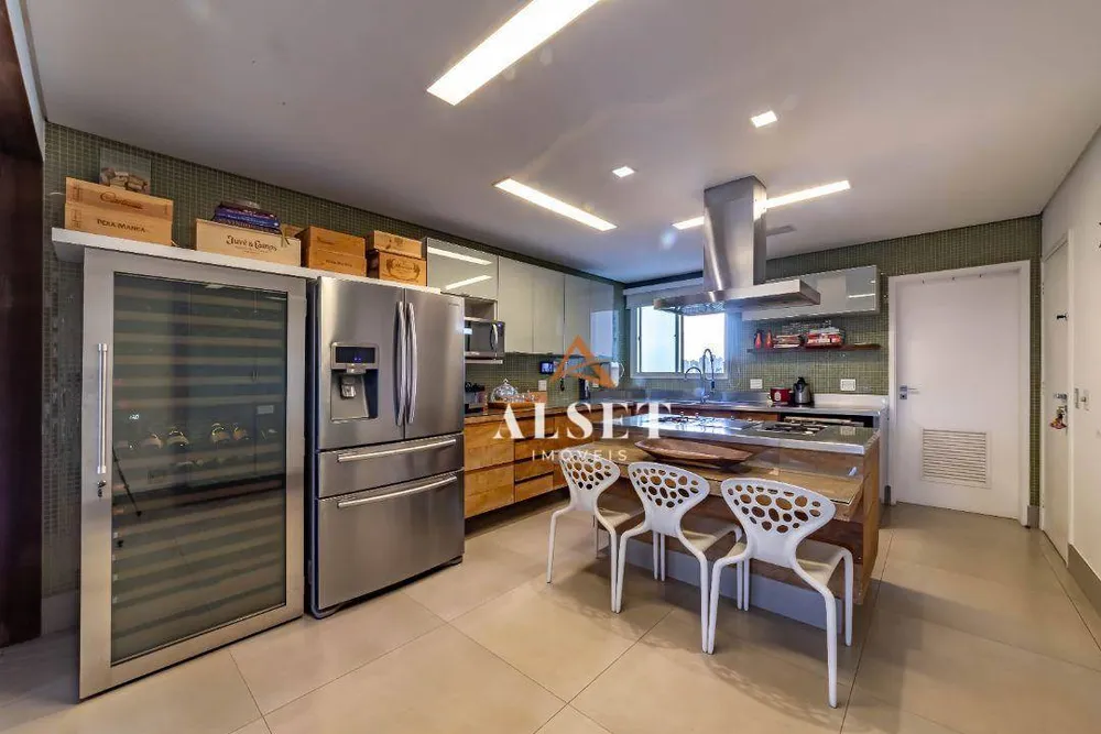 Apartamento, 3 quartos, 225 m² - Foto 1