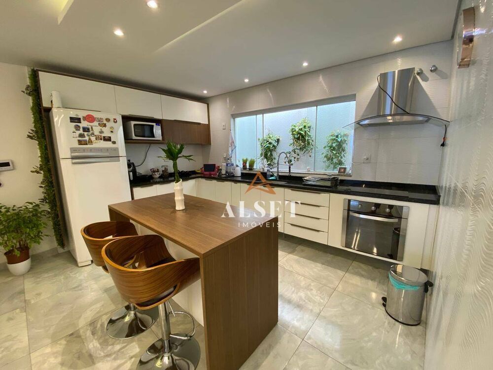 Sobrado à venda com 4 quartos, 200m² - Foto 5
