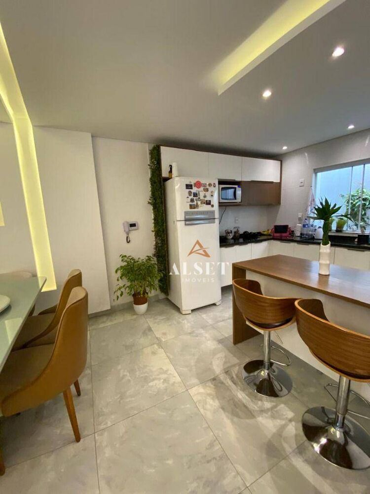 Sobrado à venda com 4 quartos, 200m² - Foto 4