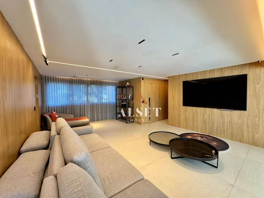 Apartamento, 3 quartos, 208 m² - Foto 1