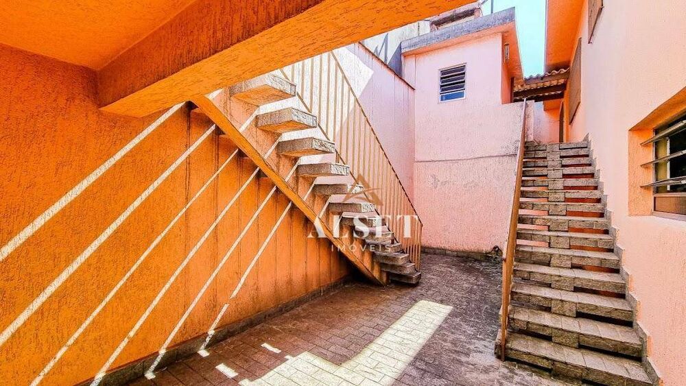 Sobrado à venda com 2 quartos, 200m² - Foto 4