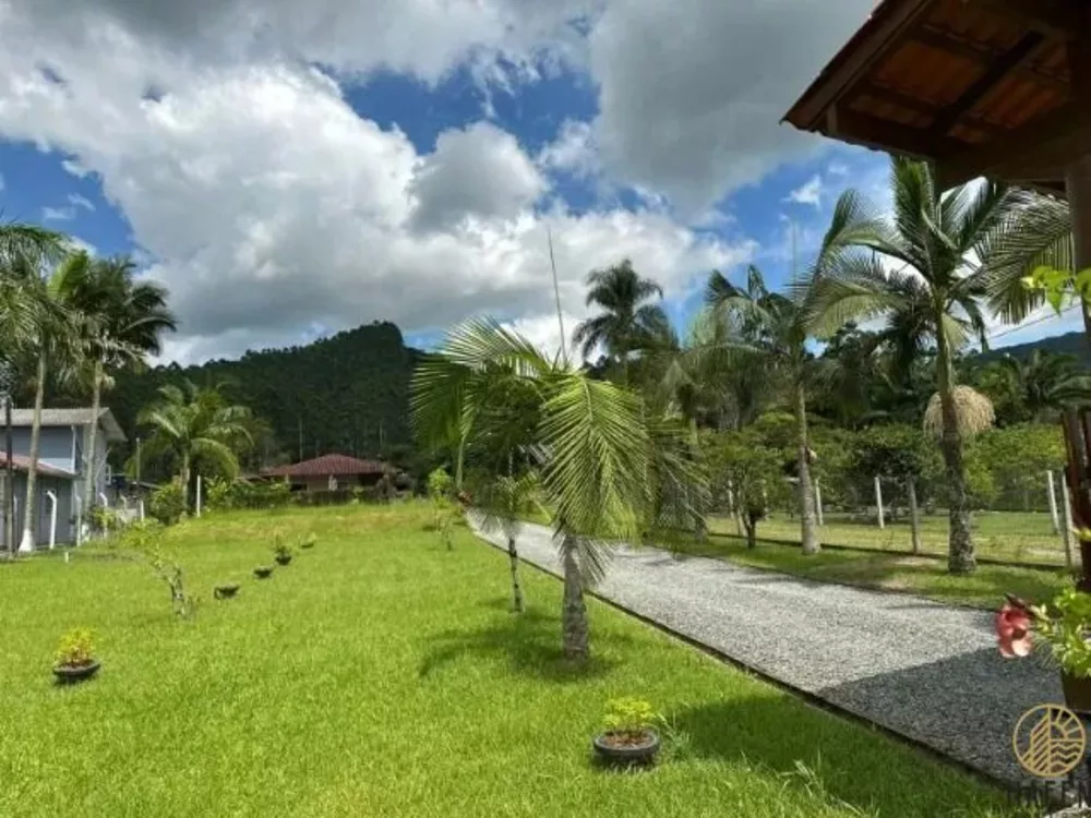 Chácara, 3 quartos, 2500 m² - Foto 1