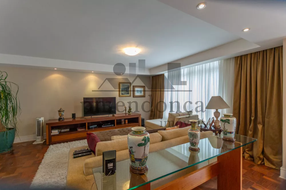 Apartamento à venda com 3 quartos, 202m² - Foto 2