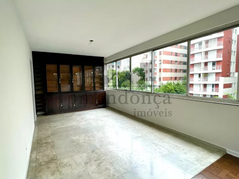 Apartamento à venda com 4 quartos, 239m² - Foto 2