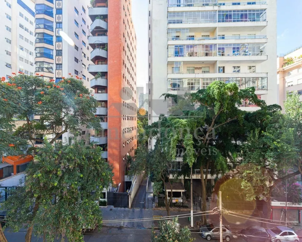 Apartamento à venda com 3 quartos, 237m² - Foto 2