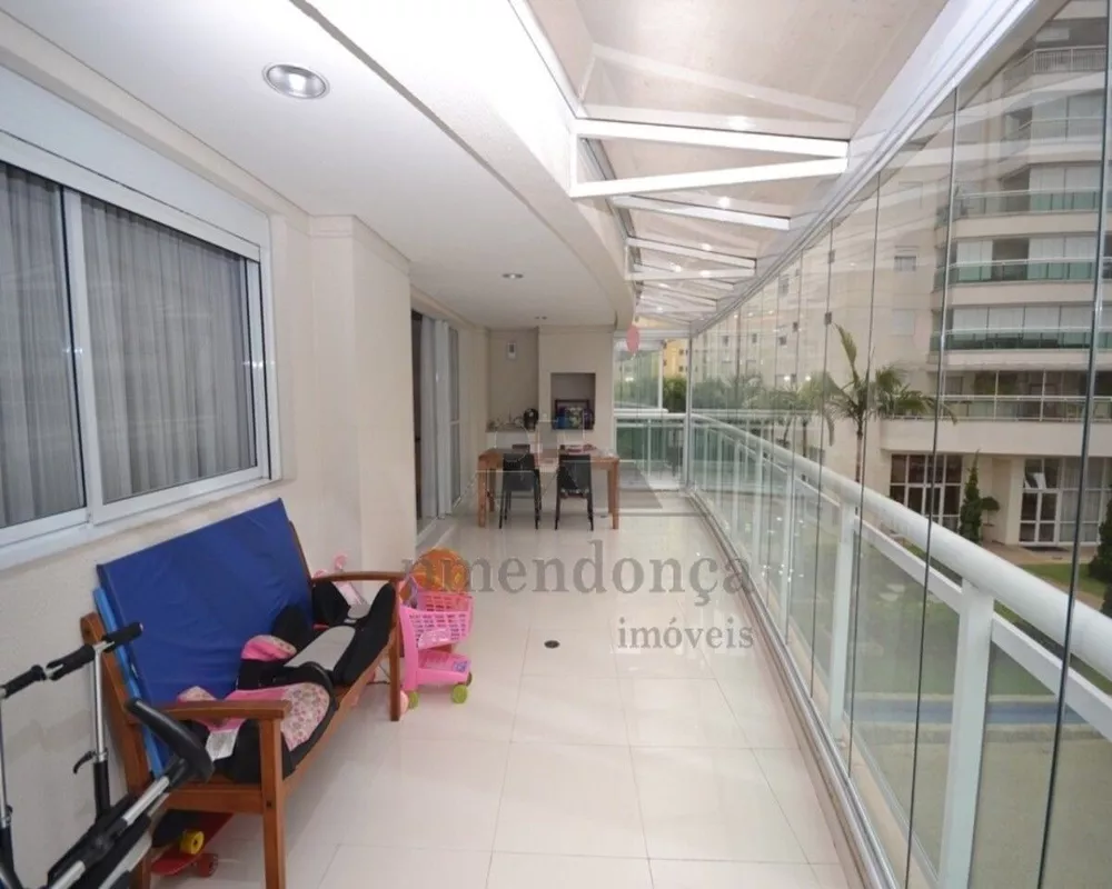 Apartamento à venda com 3 quartos, 155m² - Foto 1