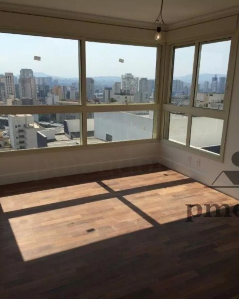 Apartamento à venda com 4 quartos, 246m² - Foto 2