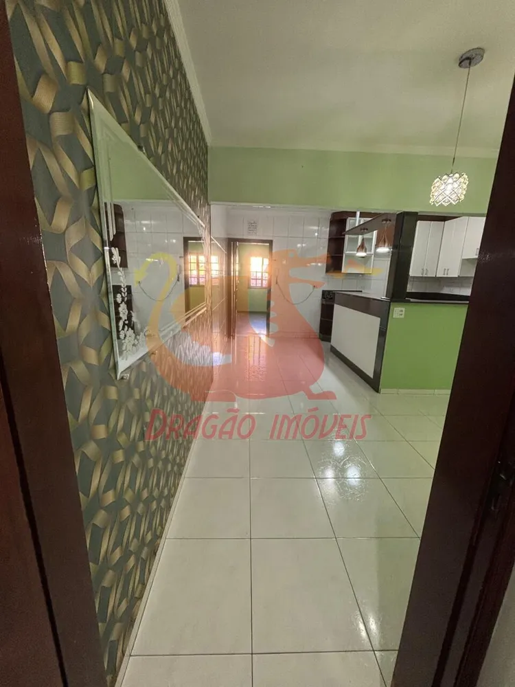 Casa, 3 quartos, 243 m² - Foto 1