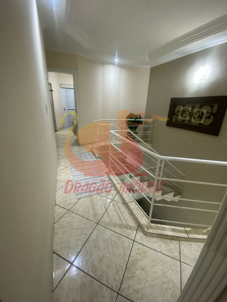 Casa, 4 quartos, 230 m² - Foto 1