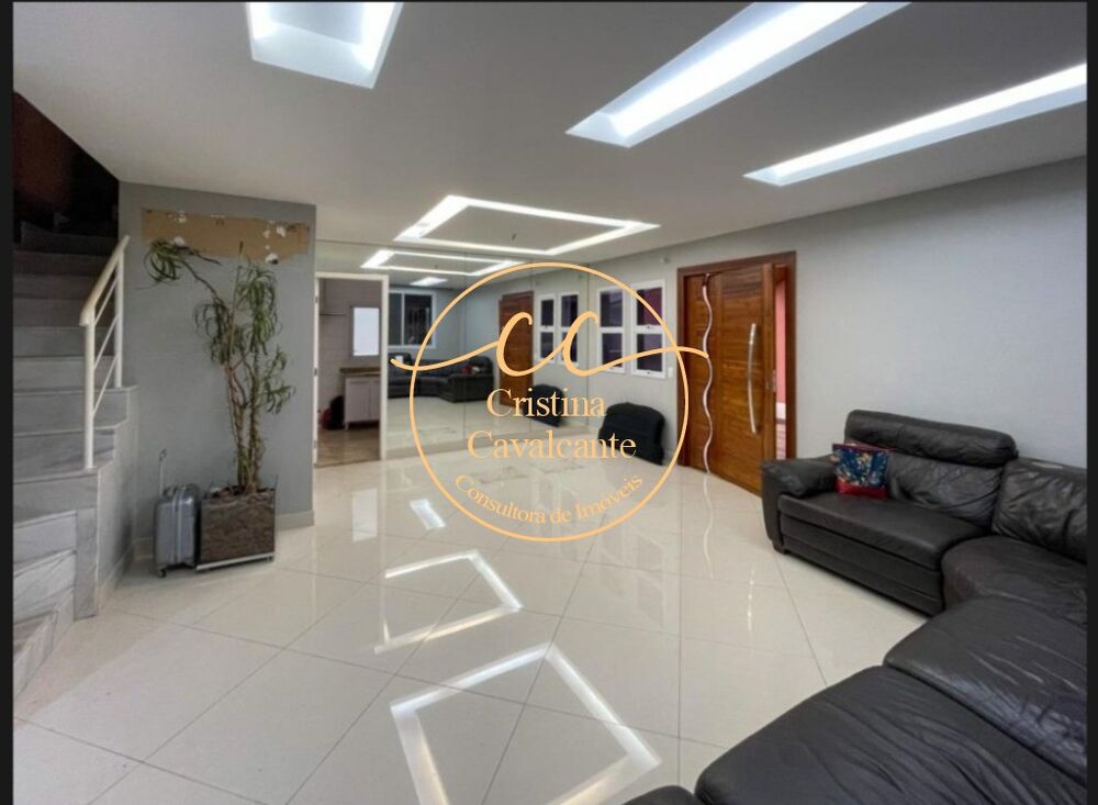 Casa à venda com 4 quartos, 180m² - Foto 1
