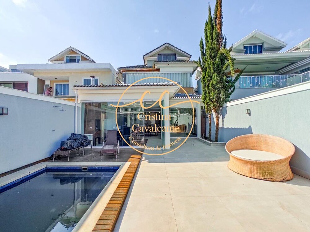 Casa à venda com 4 quartos, 282m² - Foto 1