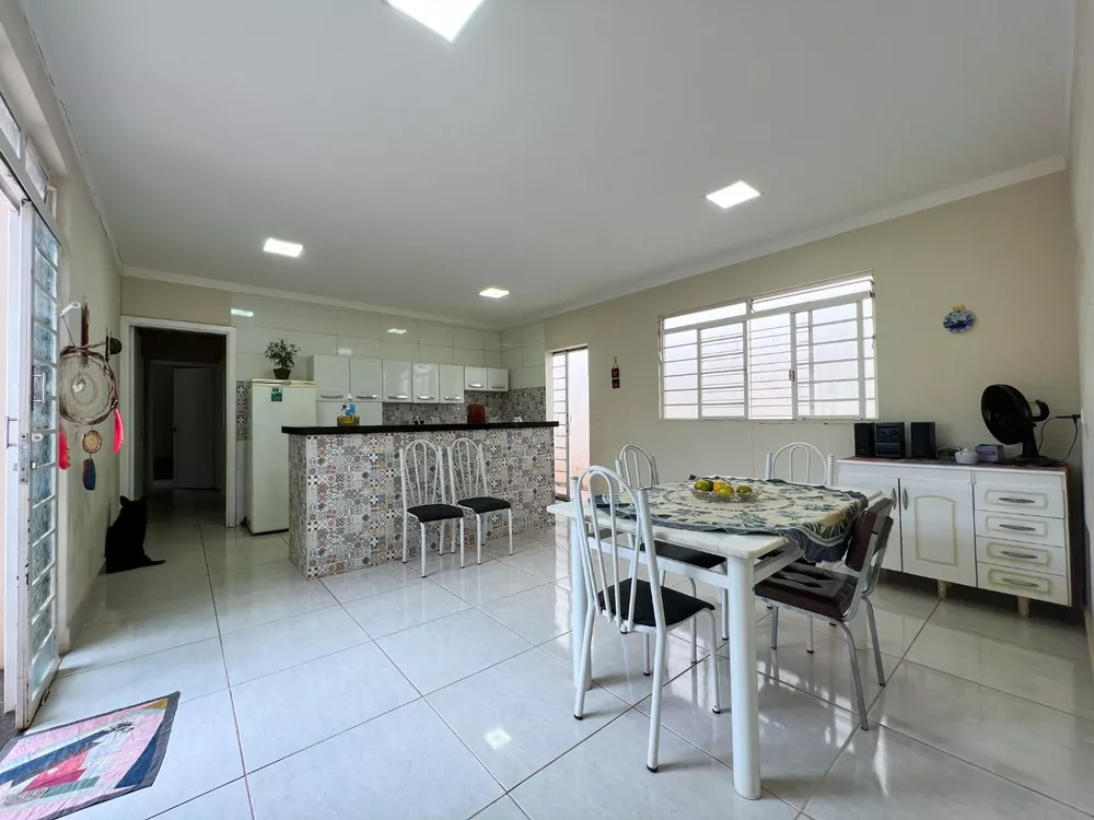 Casa à venda com 3 quartos, 178m² - Foto 4