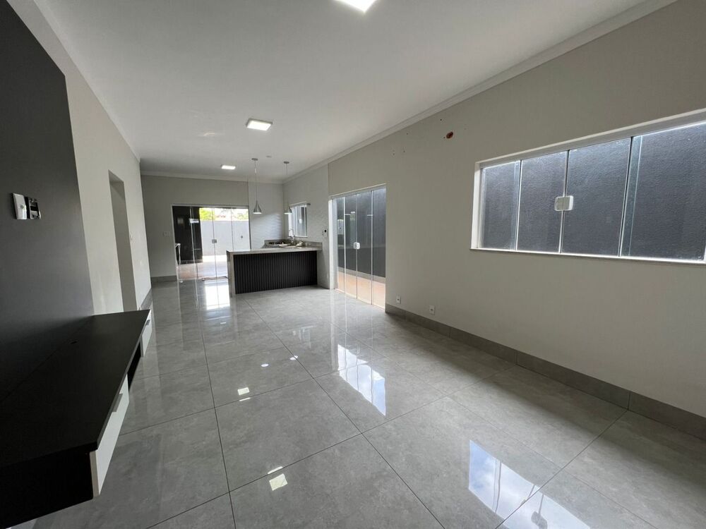 Casa à venda com 3 quartos, 180m² - Foto 1