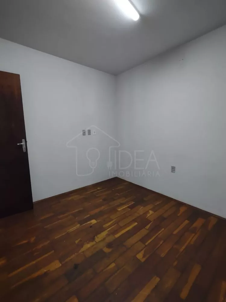 Casa à venda com 5 quartos, 189m² - Foto 4