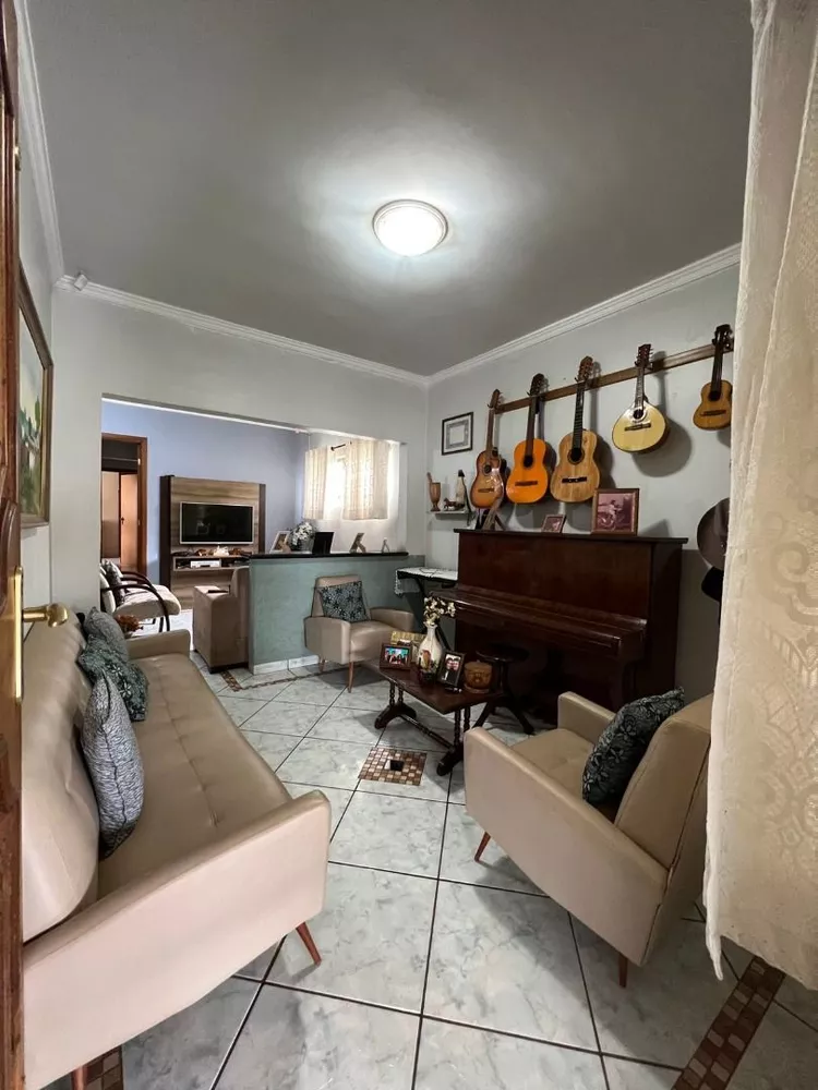 Casa à venda com 4 quartos, 240m² - Foto 3