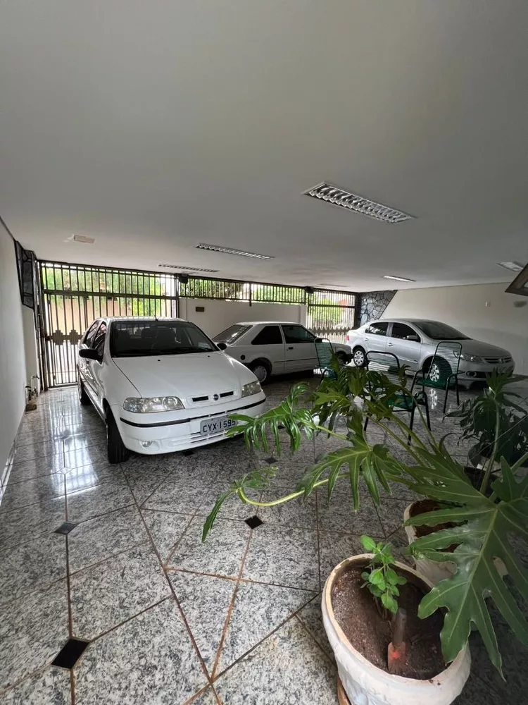 Casa à venda com 4 quartos, 240m² - Foto 2