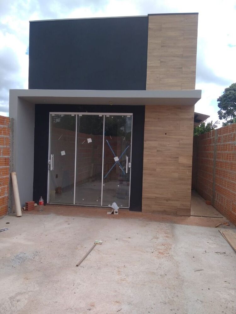 Casa à venda com 2 quartos, 70m² - Foto 1