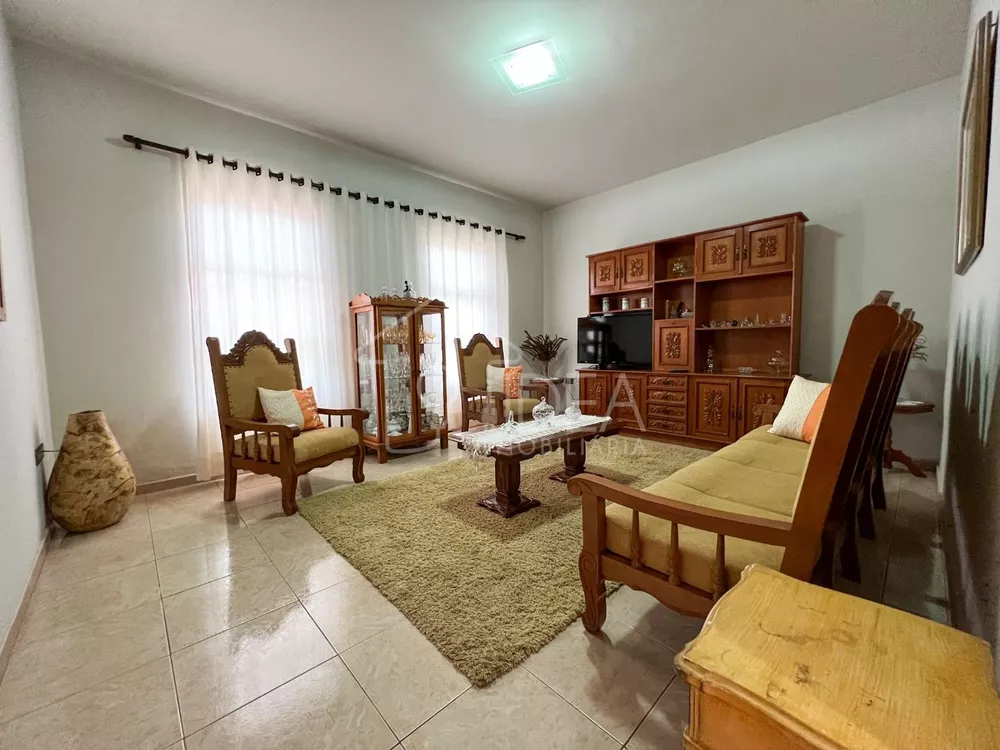 Casa à venda com 4 quartos, 225m² - Foto 2