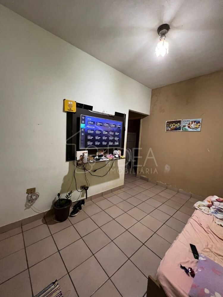Casa à venda com 2 quartos, 158m² - Foto 1