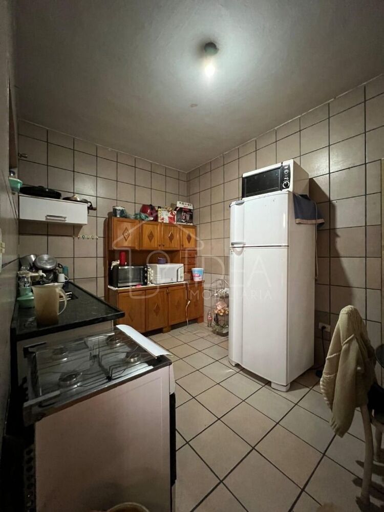 Casa à venda com 2 quartos, 158m² - Foto 2
