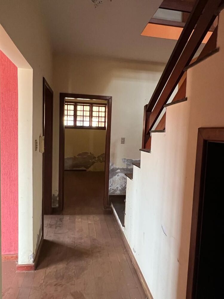 Sobrado à venda com 4 quartos, 338m² - Foto 1