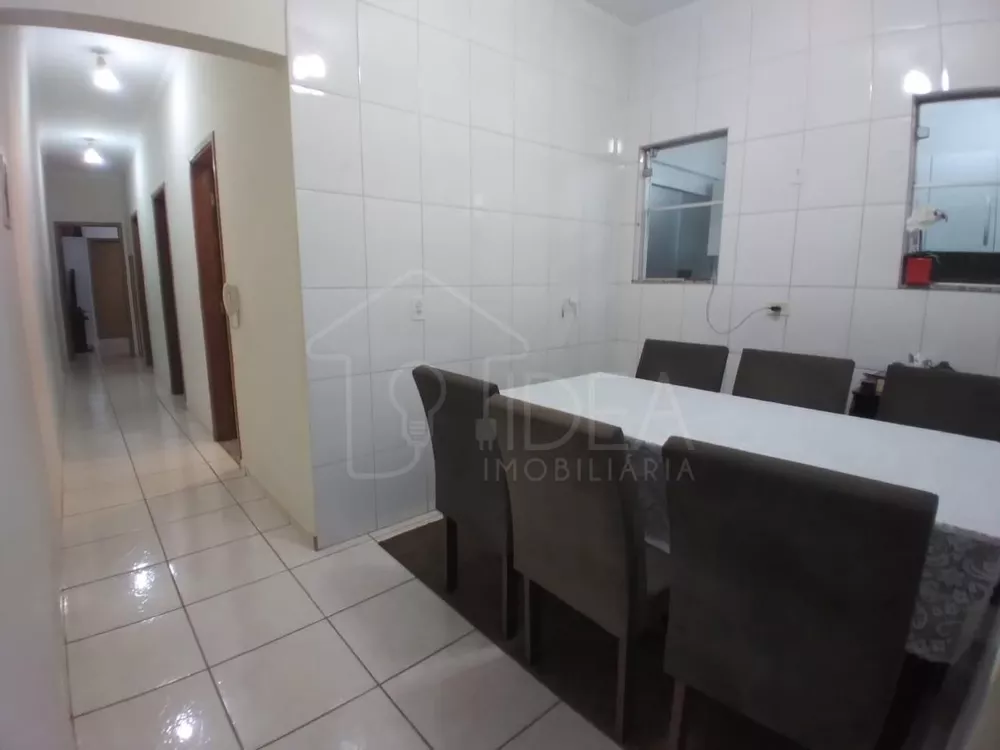 Casa à venda com 3 quartos, 92m² - Foto 1