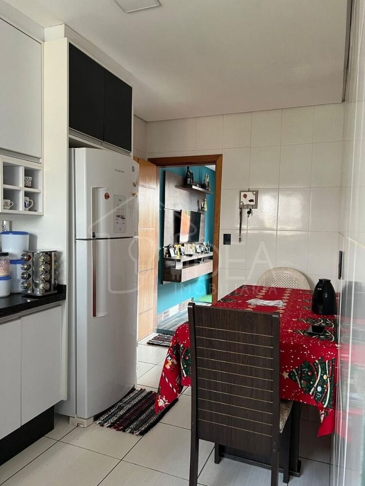 Casa, 4 quartos, 246 m² - Foto 1