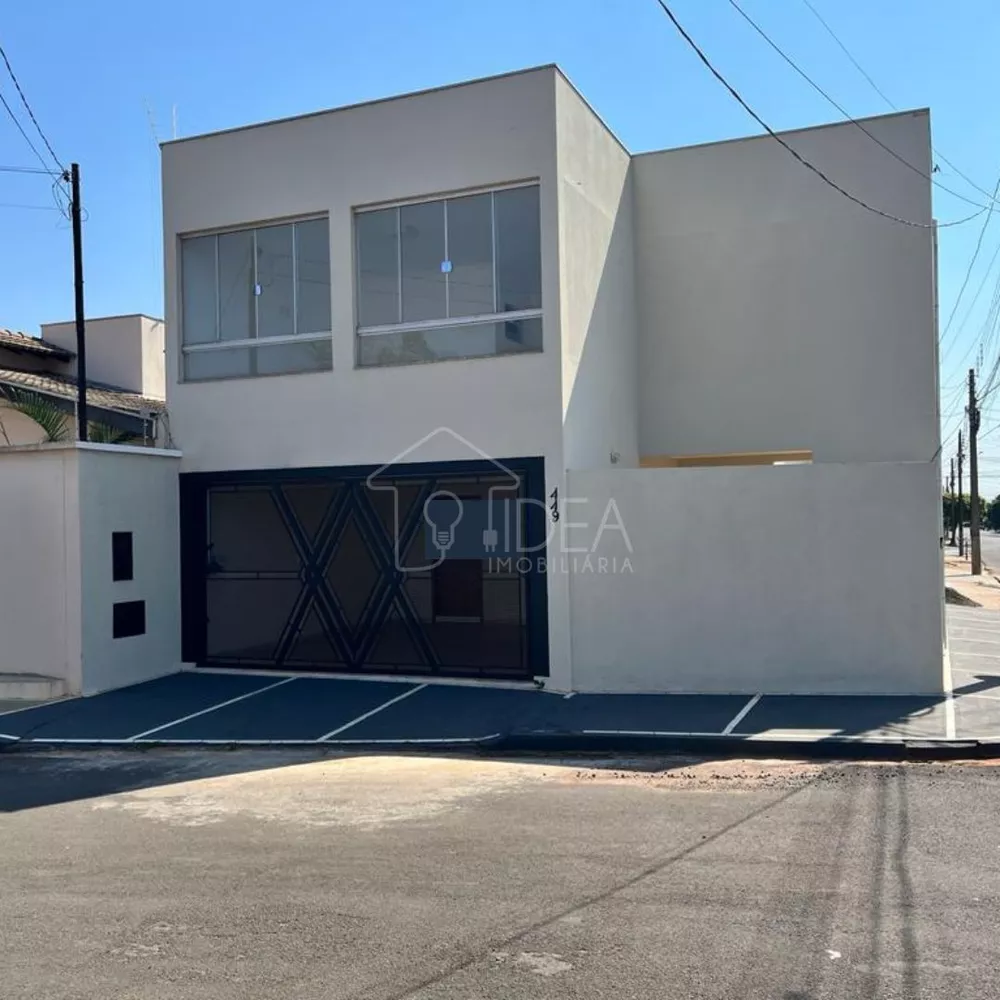 Casa à venda com 3 quartos, 200m² - Foto 1